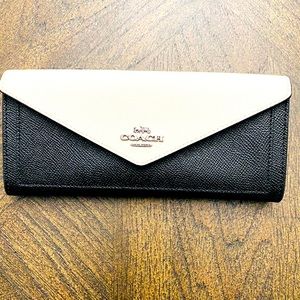 💕Make an offer💕 Coach leather wallet.